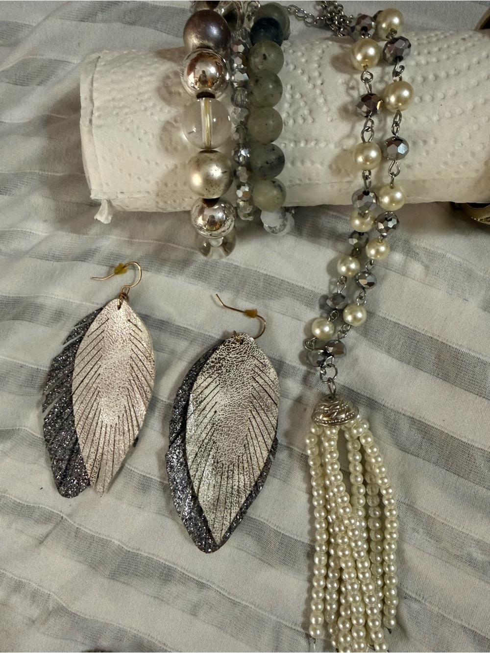 Vera Vera Wang Necklace and bracelet / earrings
